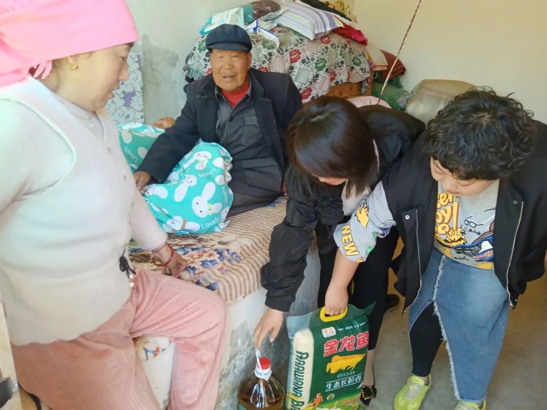 岷县妇联开展温馨五月情 情暖母亲节走访慰问活动