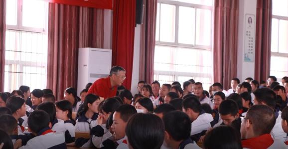 5月9日上午,一场旨在普及科学知识,提升青少年科学素质的盛会在柘荣县