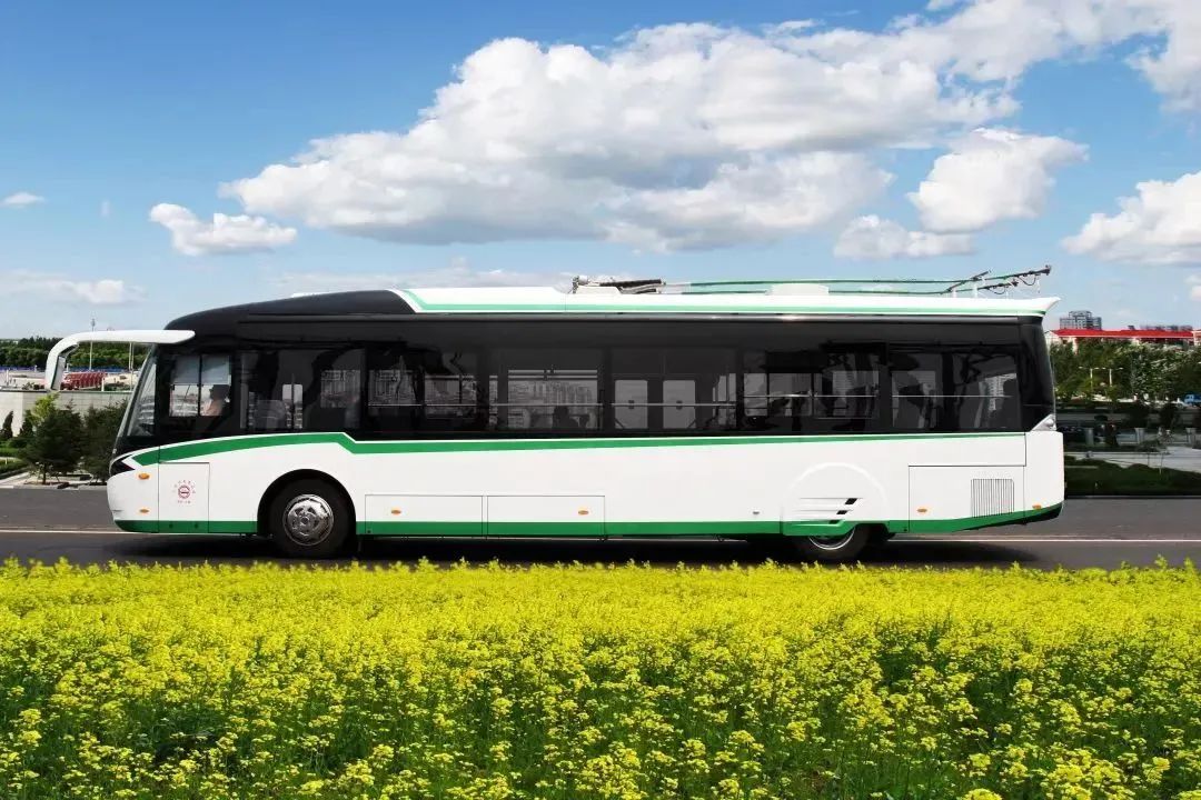 2007年,由广州电车公司与珠海广通客车厂联合开发生产的典雅之星Ⅰ型