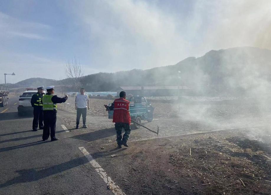 蛟河交巡警及时制止烧荒行为_澎湃号·政务_澎湃新闻-the paper
