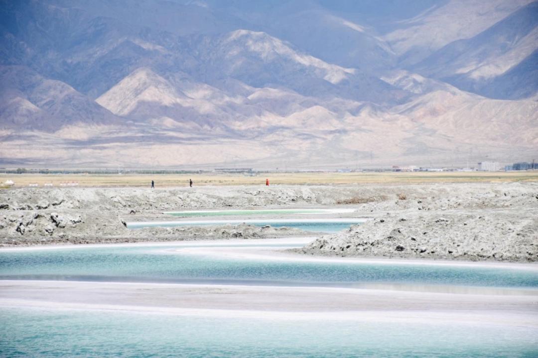 国内又一列旅行专列通车,雪山,戈壁,沙漠…一路朝圣