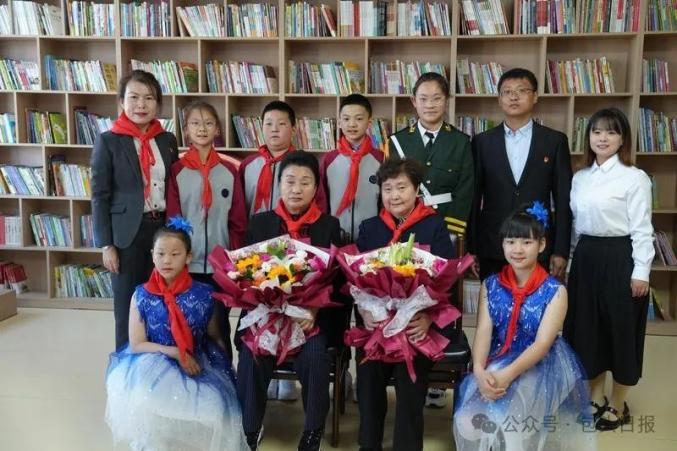 龙梅,玉荣当"校长"啦!