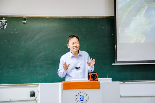 校长上讲台 阜阳师范大学校长走进课堂开讲思政课