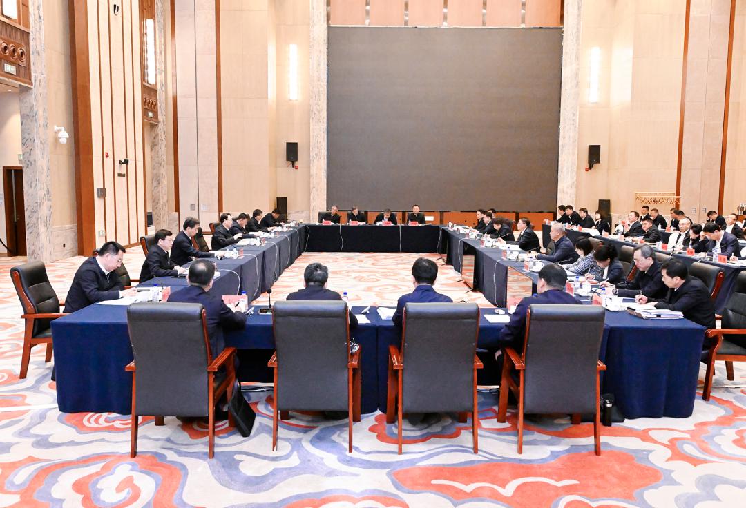 景俊海胡玉亭到白山调研并召开支持白山市高质量振兴突破发展座谈会