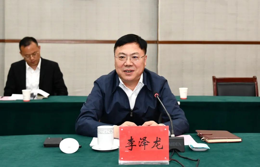 六安市委副书记,市长潘东旭出席座谈会.