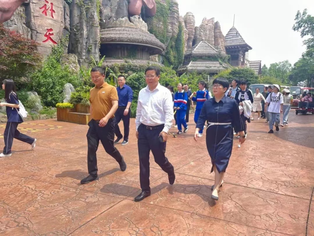 校党委书记赵婵带队赴宁乡"访企拓岗"