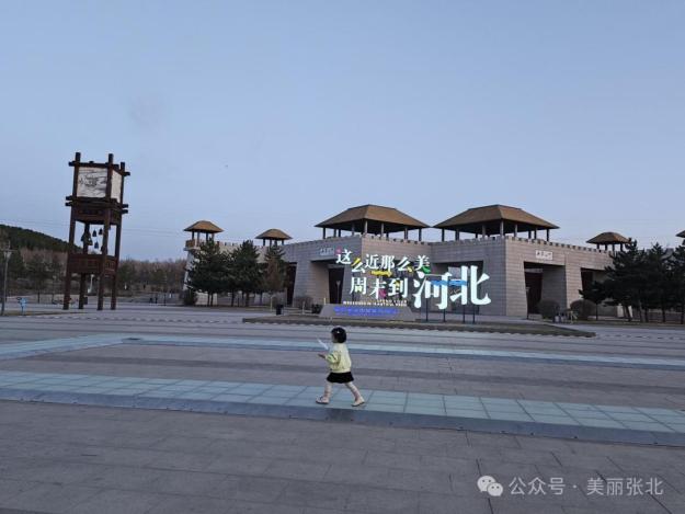 张北:黄昏行人归来晚,日暮南山景色佳