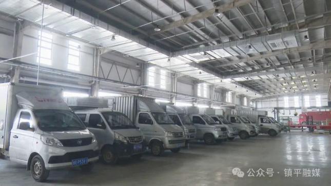 5月7日,镇平县人大常委会党组成员何海涛带队对全县现代物流业发展