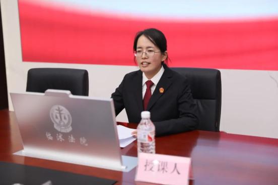 随后,民事审判一庭法官赵真真以"规范企业用工行为,构建和谐劳动关系"