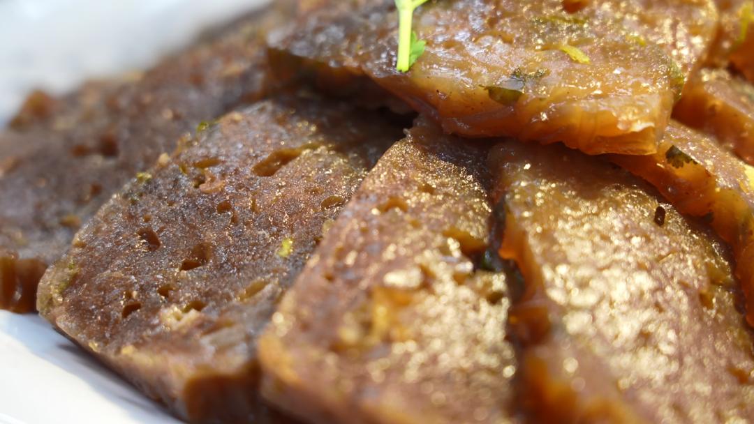 皮渣的吃法有很多种,可以炒着吃,凉调,油煎,还能做成扣碗烩菜.