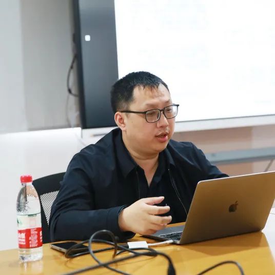 邀请市精卫中心研究所研究员苏杭,复旦大学大数据研究院内生安全所