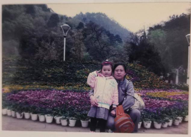 三十几岁您把我带到这个世界,正是您青春芳华的年纪,而我却只记得您教