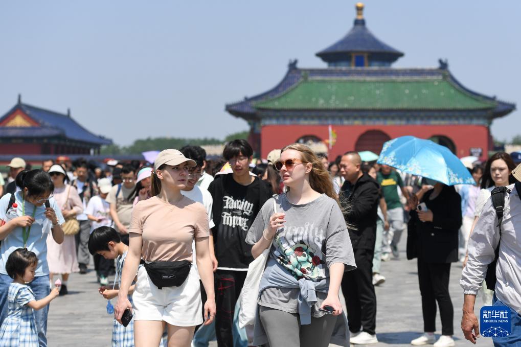 永久居留证等专用通道,为外国游客提供更便捷的旅游服务