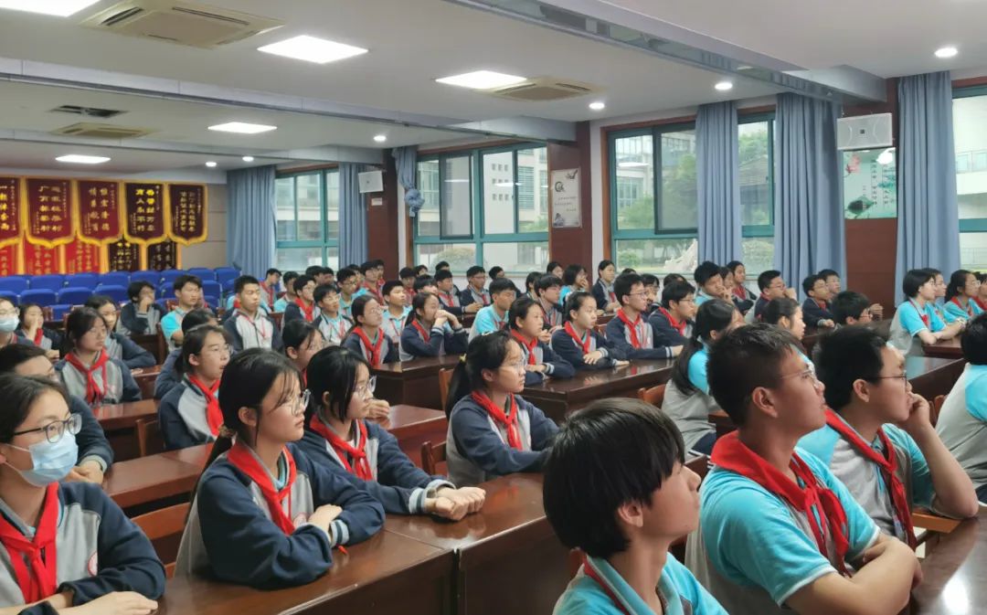 为构建和谐校园,促进青少年健康成长,5月11日下午,常州市钟楼区人民