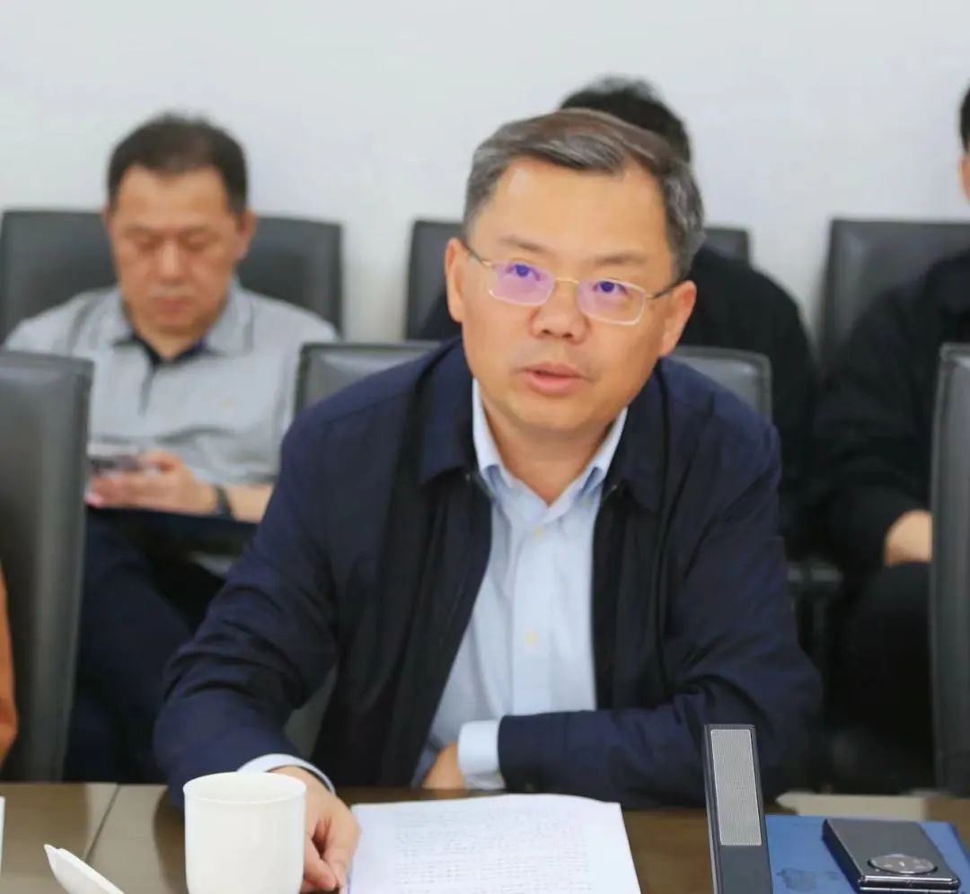 普陀区卫生健康工作党委书记邓海巨在会上致辞,感谢李国栋教授和"