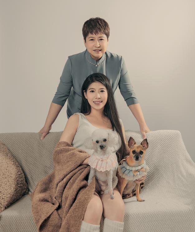 工经院杨湛这是一张妈妈带着我一起坐火车回老家的照片,那时的我才四