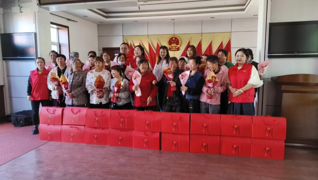 【县区动态】双鸭山市四方台区妇联开展"情系母亲节 关爱暖人心"志愿