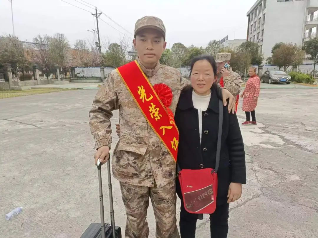 2019阅兵女兵李杰图片