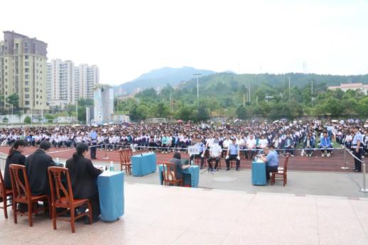 2800余名全南二中师生旁听庭审!