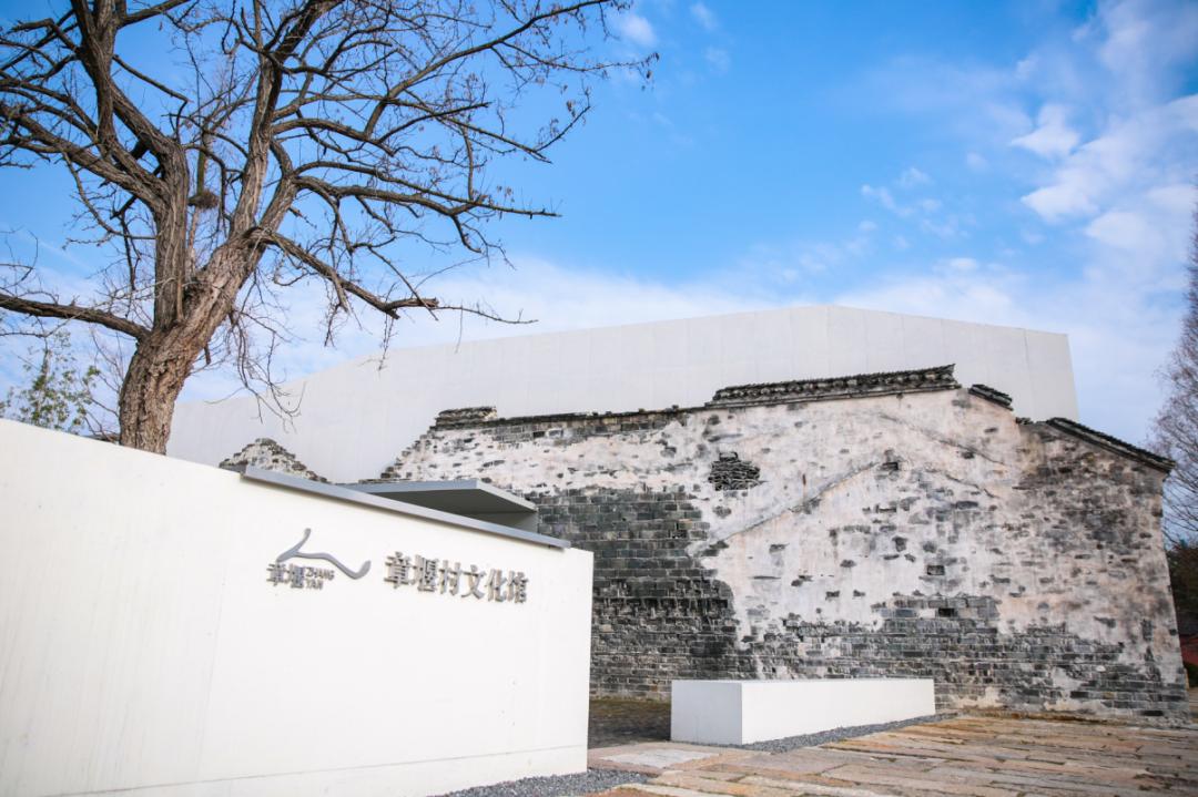 以"创意微景观,健康农场,科普教育"为特色,做优有机蔬果种植,"花田小