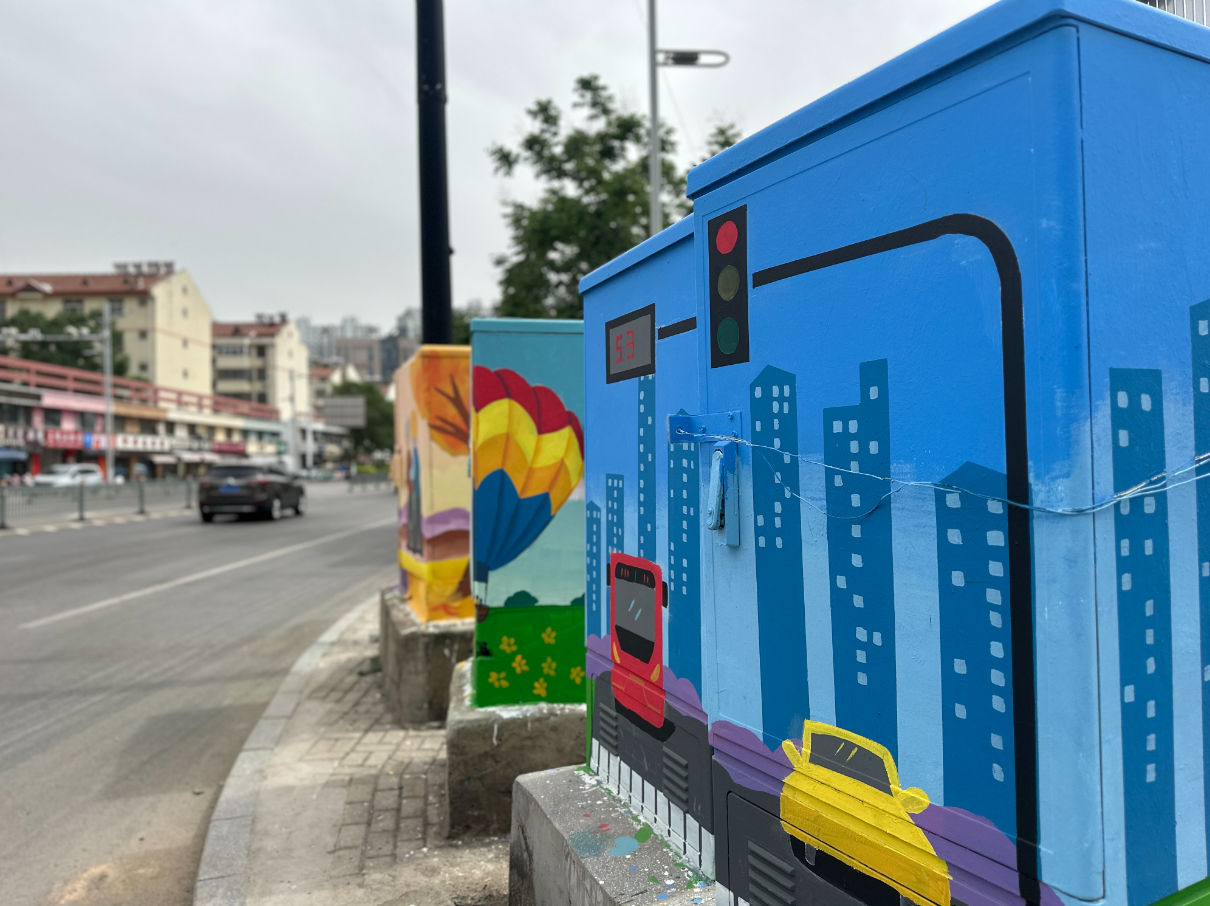 彩绘箱体让菏泽城市街景充满"文艺范"