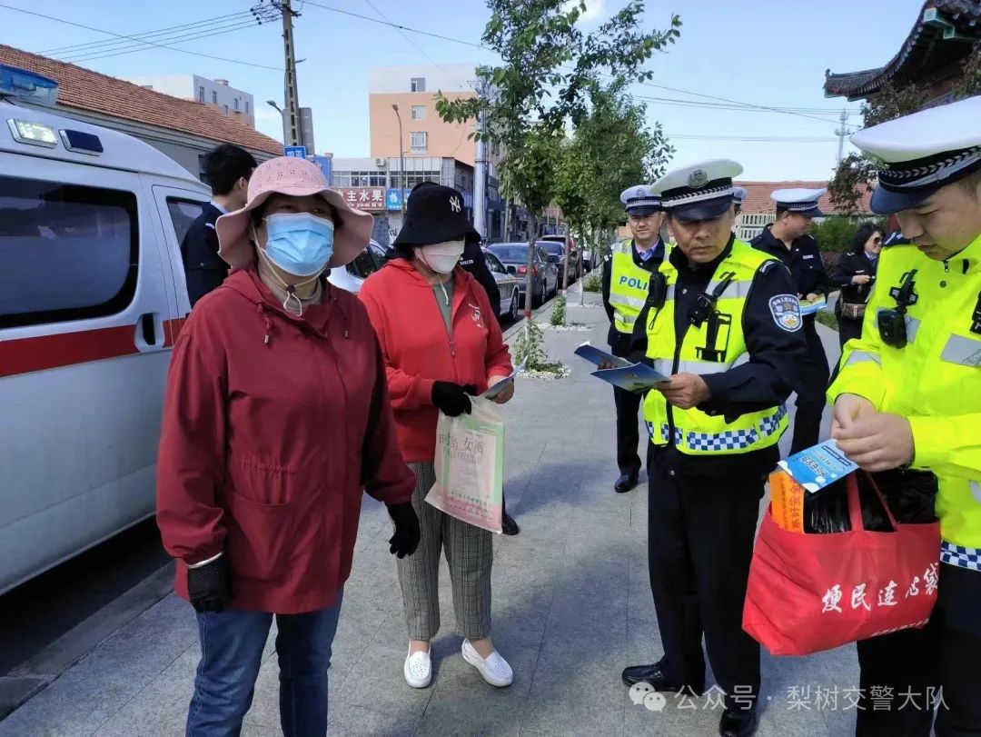 5月12日9时,梨树县交警大队宣传科科长杨非非,梨树城区中队中队长权