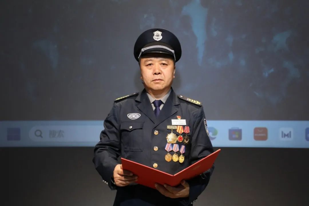 北京市保安之星""雷锋标兵岗""百优保安队"等多项荣誉在岗位上接连
