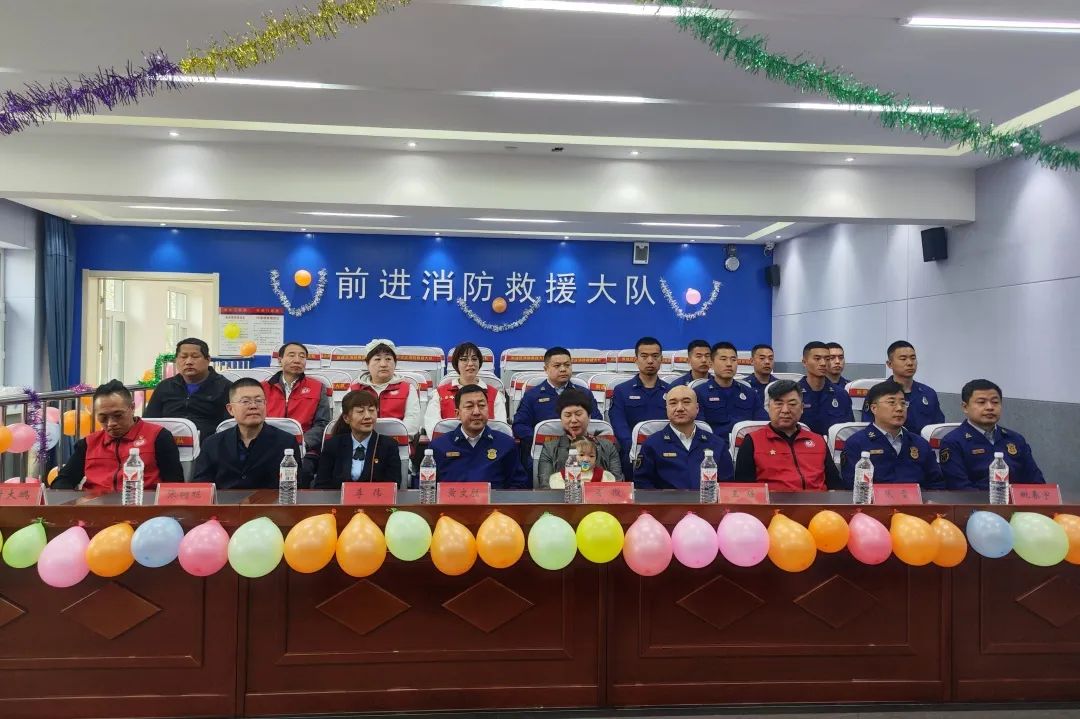 爱伴成长 一路"童"行 | 佳木斯市消防救援支队为"蓝宝宝"庆生