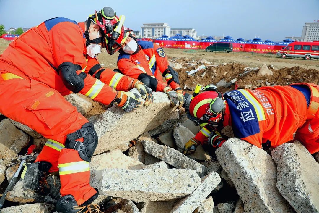 内蒙古自治区消防救援总队开展地震灾害