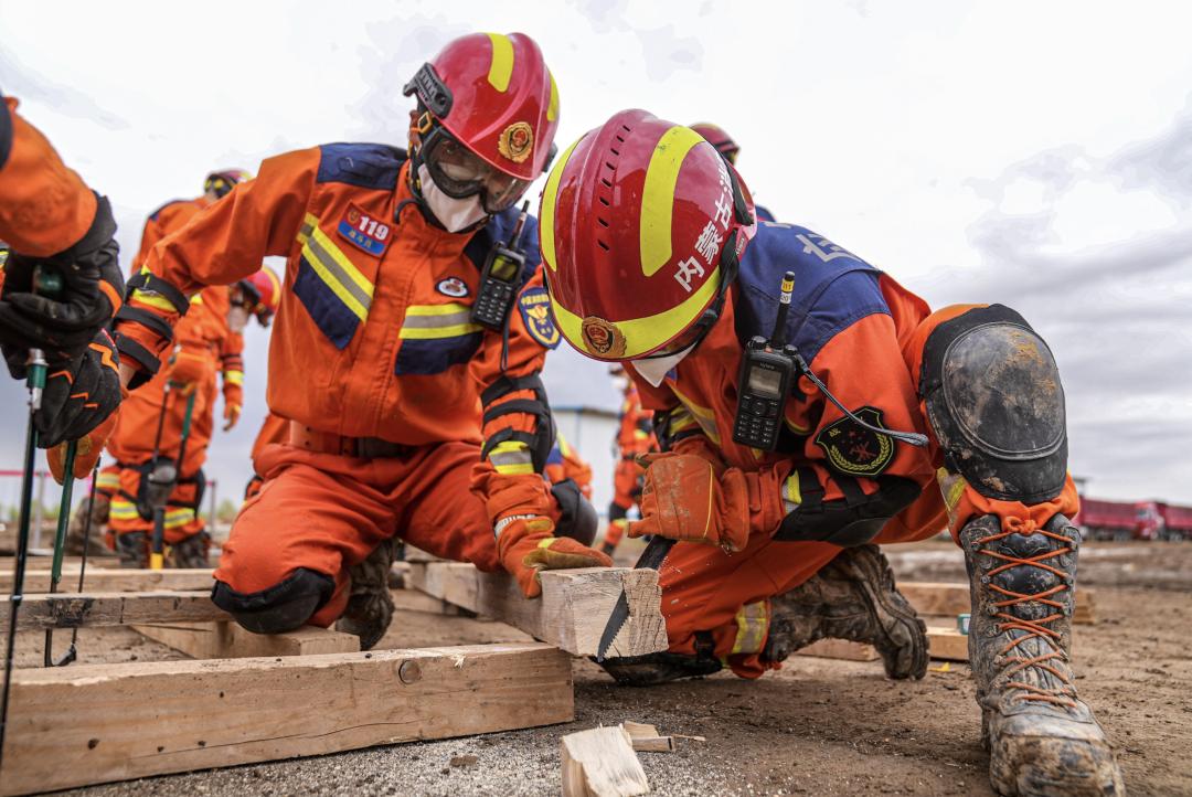 内蒙古自治区消防救援总队开展地震灾害