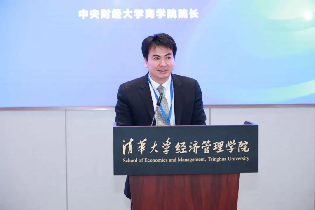 林嵩发言莫天全分享了曾经在清华的学习经历,感谢清华大学的教育与