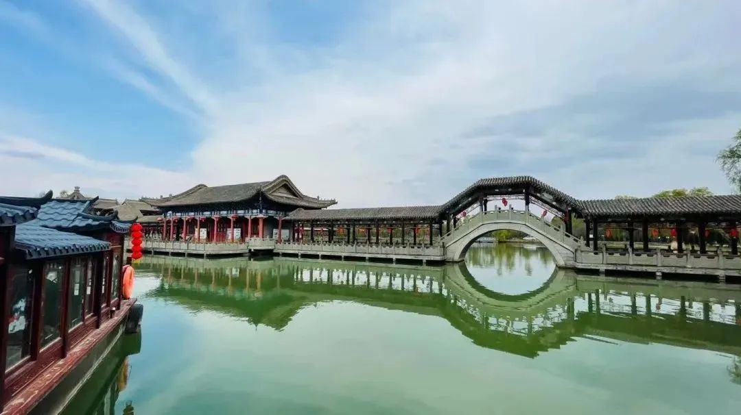 走进明园,跨越时间的长河与貂蝉对望