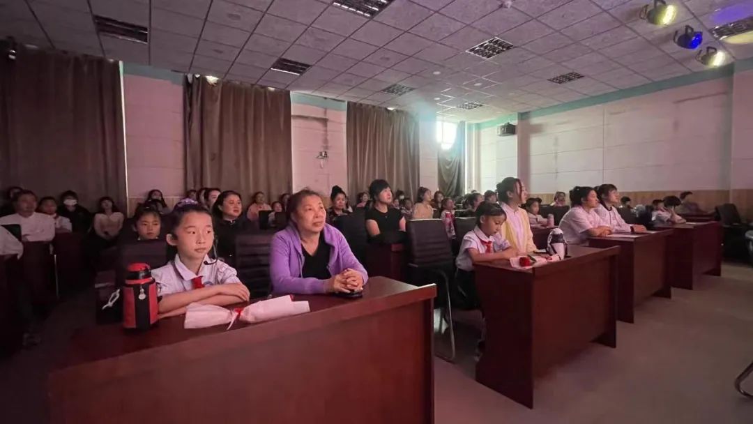 【县区动态】双鸭山市集贤县妇联与第三小学联合开展母亲节主题活动