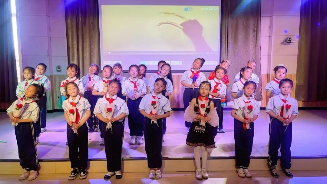 【县区动态】双鸭山市集贤县妇联与第三小学联合开展母亲节主题活动