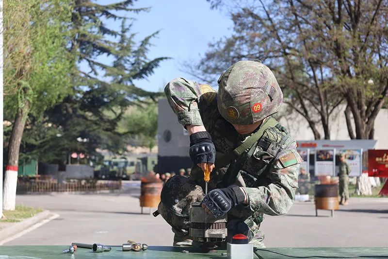"单兵勇士"勇闯赛道,不服来战!