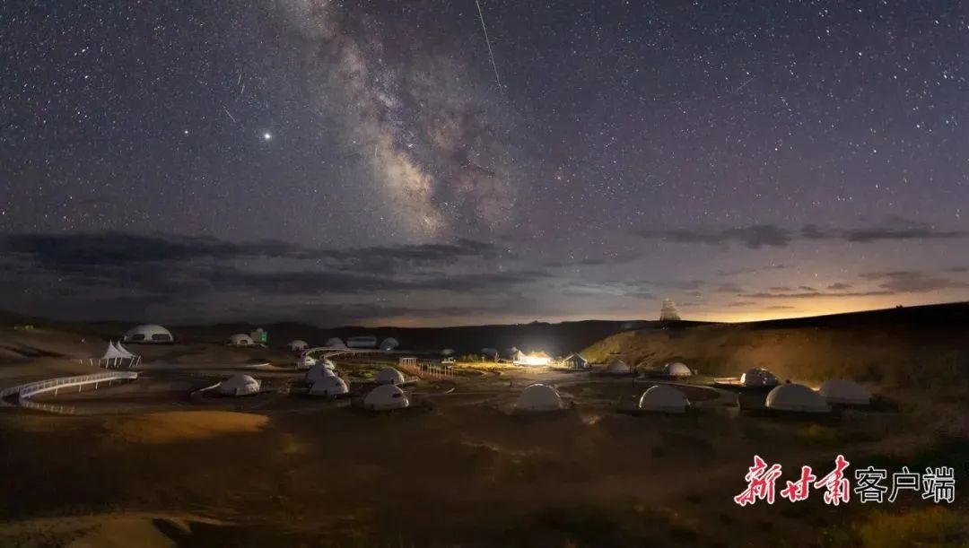 有最静谧的夜空这里有最通透的大气浩瀚沙海,星光璀璨去摘星小镇看
