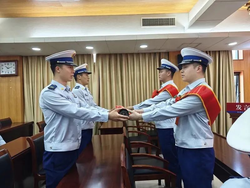 上海总队各单位举行消防员退出仪式
