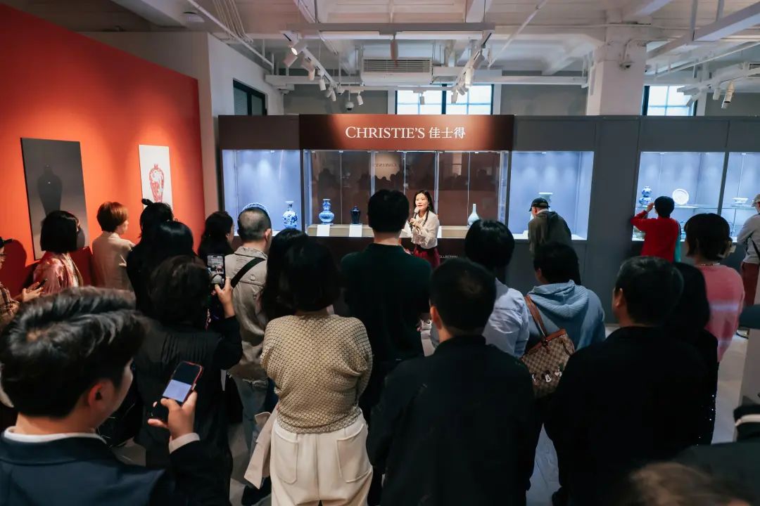 望星楼楼主自80年代起凭借其超前的眼光建立了官窑瓷器珍藏,以清盛