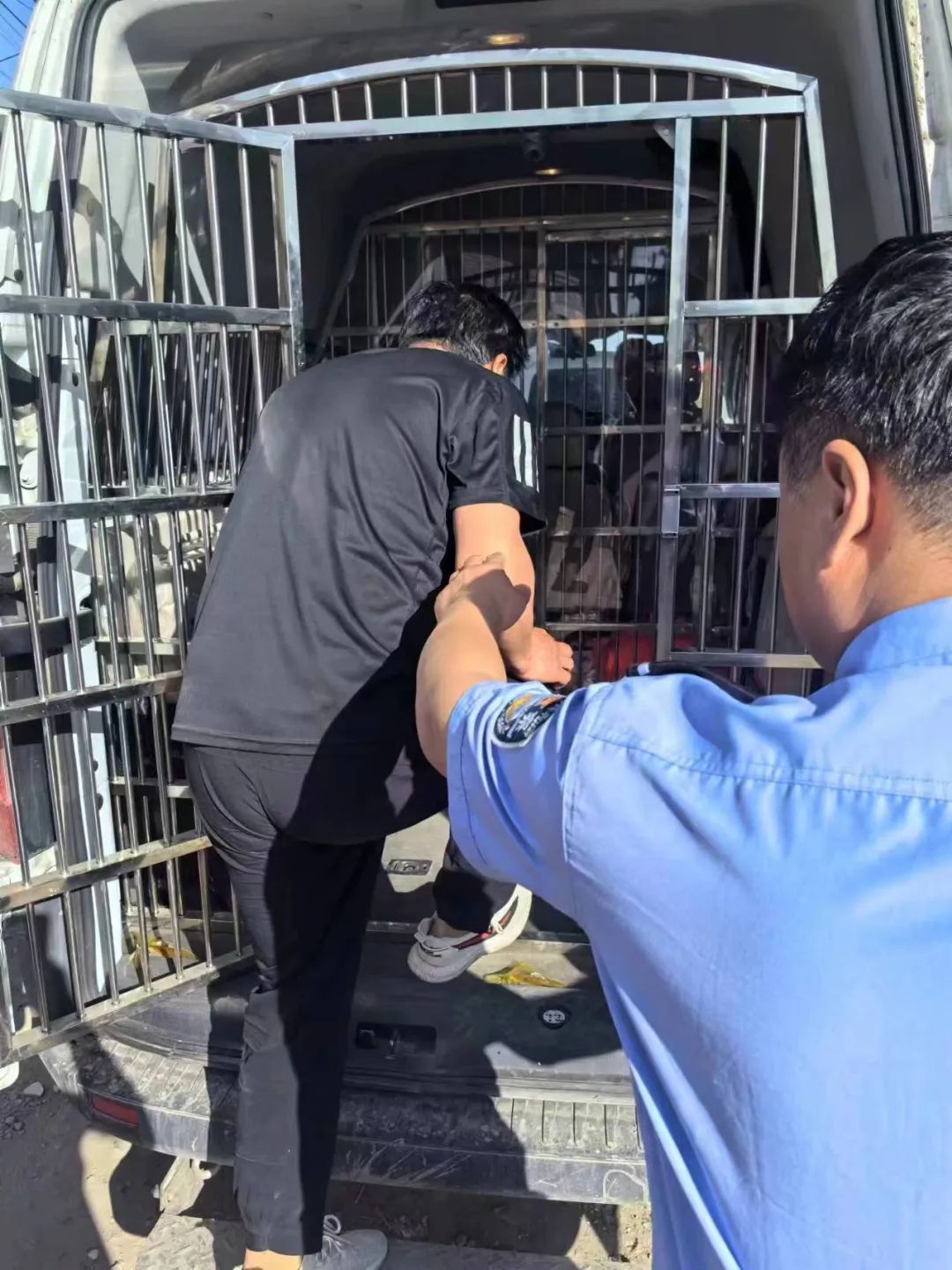 执行专项行动︱定兴法院开展"亮剑2024·凌晨风暴"行动(二)