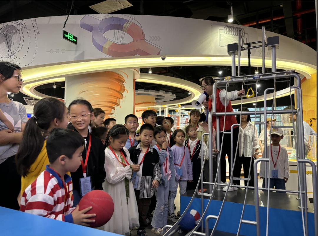 平阳县妇女儿童活动中心承办,平阳县科技馆协办