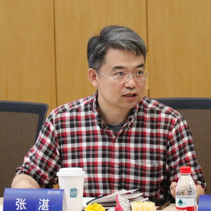 左右滑动查看更多会上,专委会委员王晓伟,张林,张琪,陈熹,张湛,童丁毅