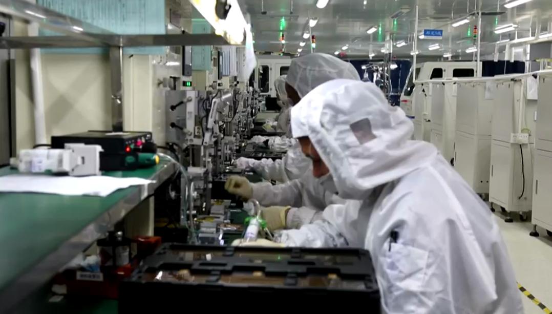 走进冷水滩区高科园湖南经纬辉开科技有限公司贴片部生产车间,自动化