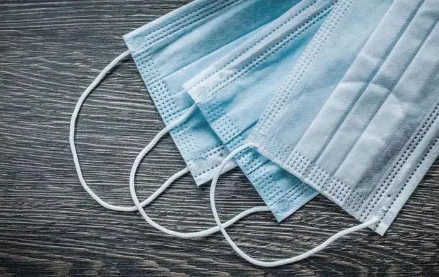 对公众而言,仍要保持良好卫生习惯,科学佩戴口罩,保证健康饮食与作息