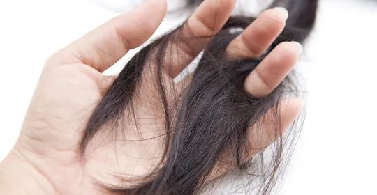 头发的生长周期包括生长期,休止期和脱落期,每根头发都处于不同的生长
