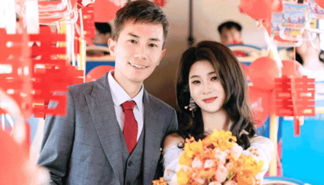 (识别二维码即可报