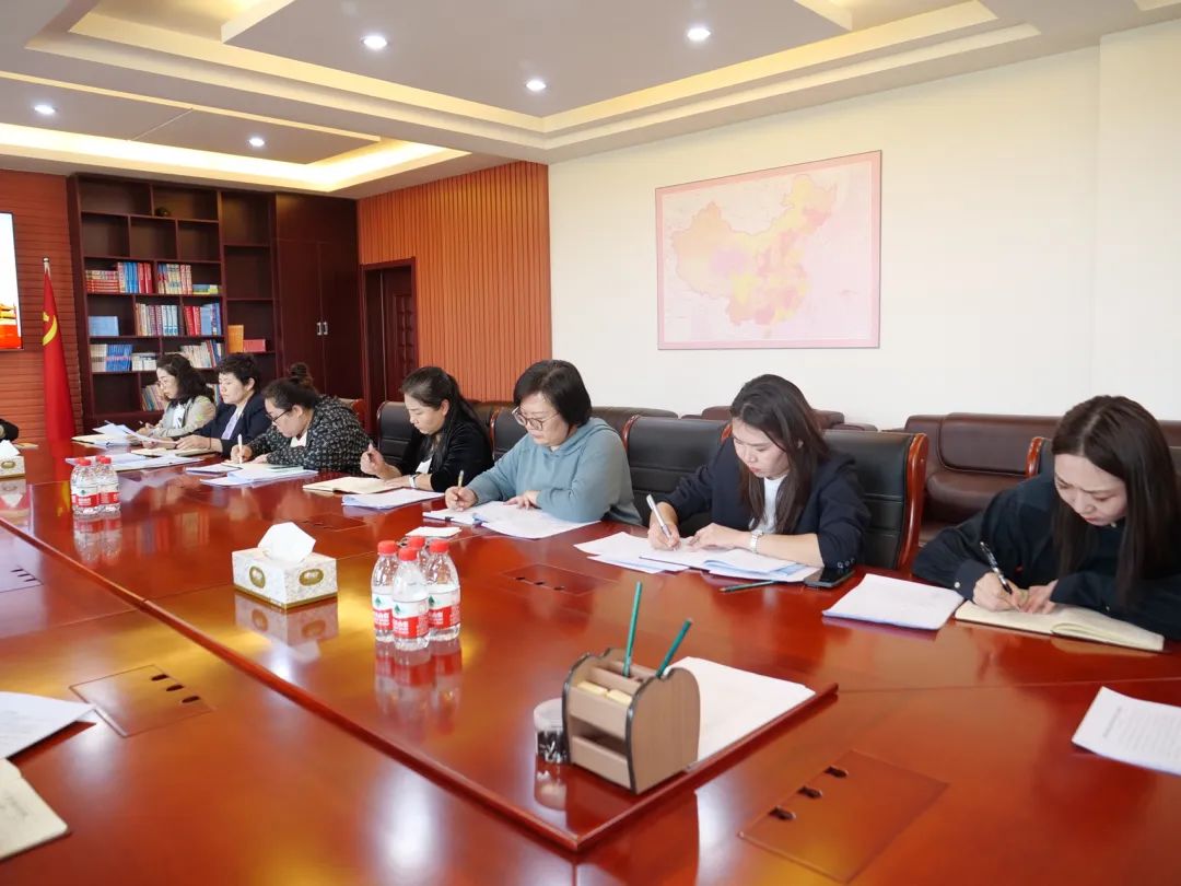 陈巴尔虎旗人民法院召开院务会传达上级法院会议精神