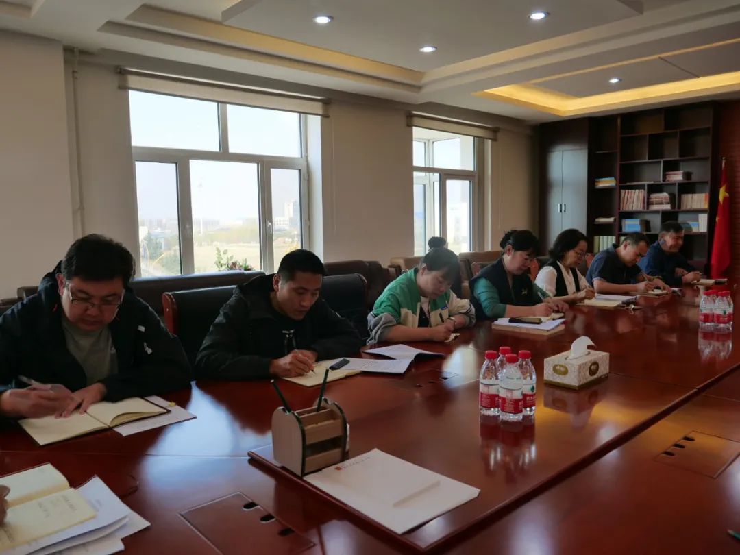 陈巴尔虎旗人民法院召开院务会传达上级法院会议精神