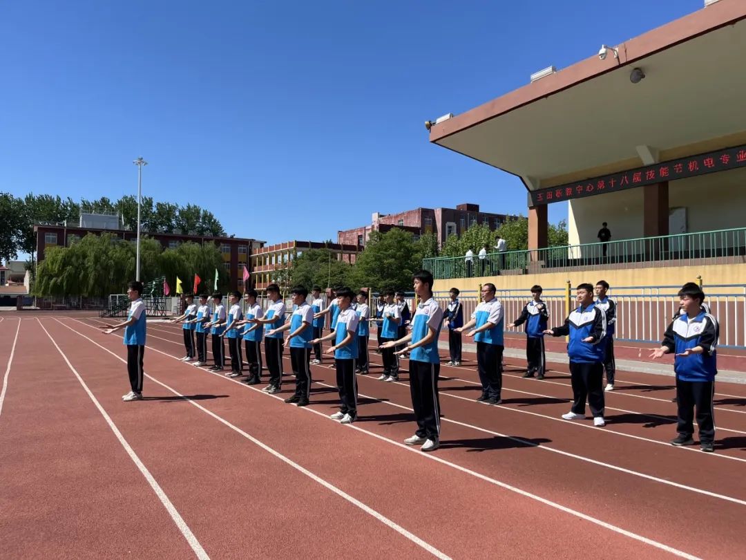 【玉田职教中心】劳动塑风采 技能筑未来——机电专业部举行叠被子