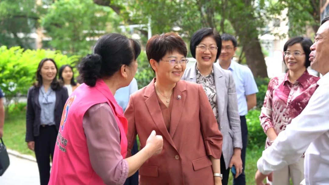全国妇联冯玲一行在我市调研妇女思想引领工作67