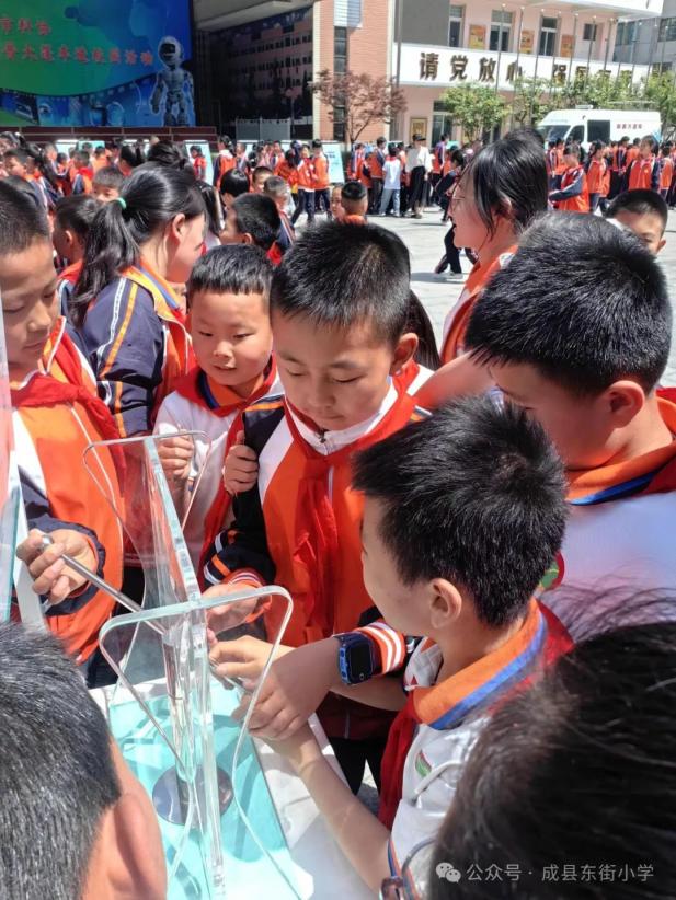 启迪未来梦想——陇南市科协科普大篷车走进成县东街小学教育集团